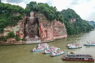 Leshan Giant Buddha - Sichuan Tourist Attraction