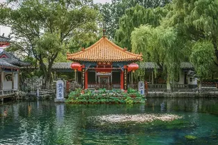 First Spring Under Heaven Scenic Area in Jinan - Shandong Tourist Attraction