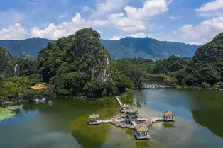 Xinghu Tourist Scenic Area in Zhaoqing - Guangdong Tourist Attraction