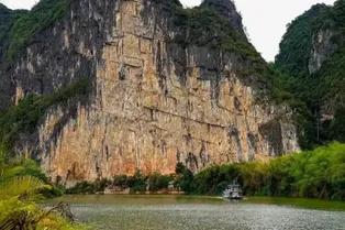 Huashan Rock Painting Scenic Area in Chongzuo - Guangxi Tourist Attraction