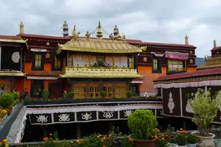 Jokhang Temple Scenic Area in Lhasa - Tibet Tourist Attraction