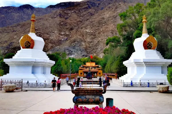 Huangmiao Scenic Area - Xinjiang Tourist Attraction