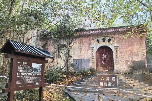 Zixia Dong
